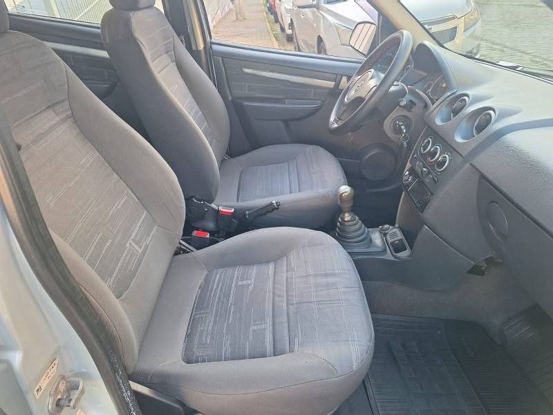 CHEVROLET - PRISMA - 2009/2010 - Prata - R$ 28.900,00