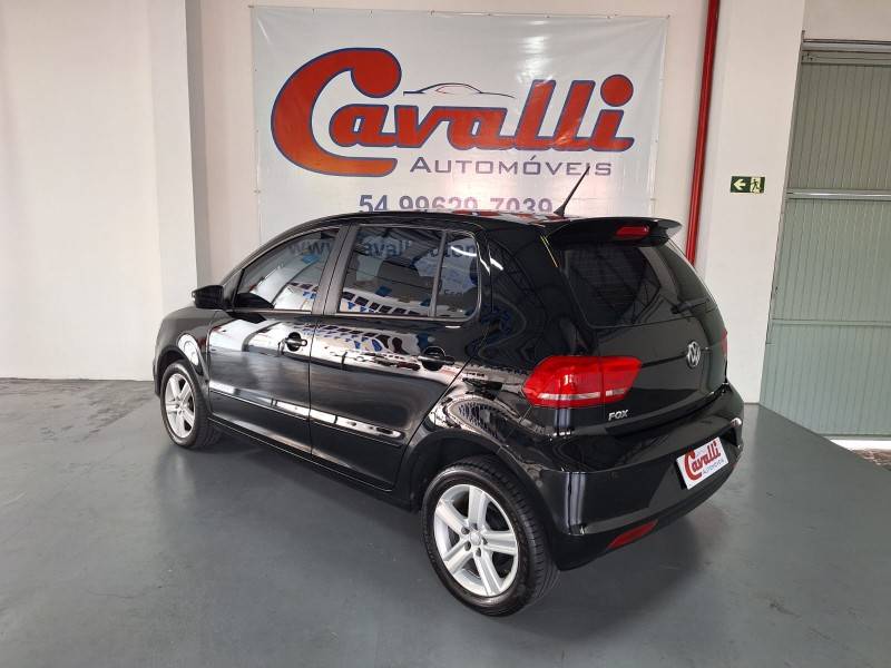 VOLKSWAGEN - FOX - 2015/2016 - Preta - R$ 47.900,00