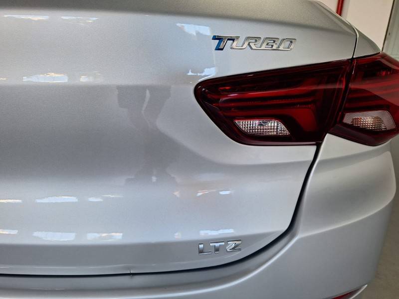 CHEVROLET - ONIX - 2020/2021 - Prata - R$ 80.900,00