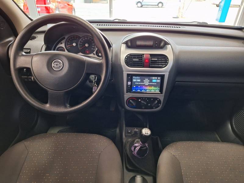 CHEVROLET - CORSA - 2010/2011 - Vermelha - R$ 33.900,00